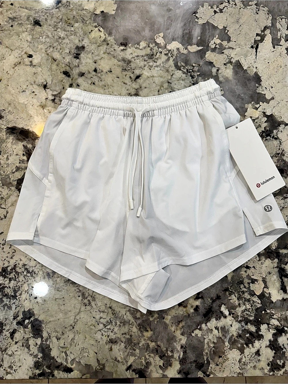 Lululemon Athletic Shorts in White Size 2 NWT